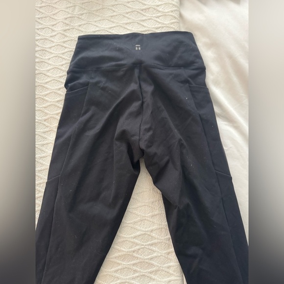 Woman’s Pocket Leggings - Picture 3 of 4